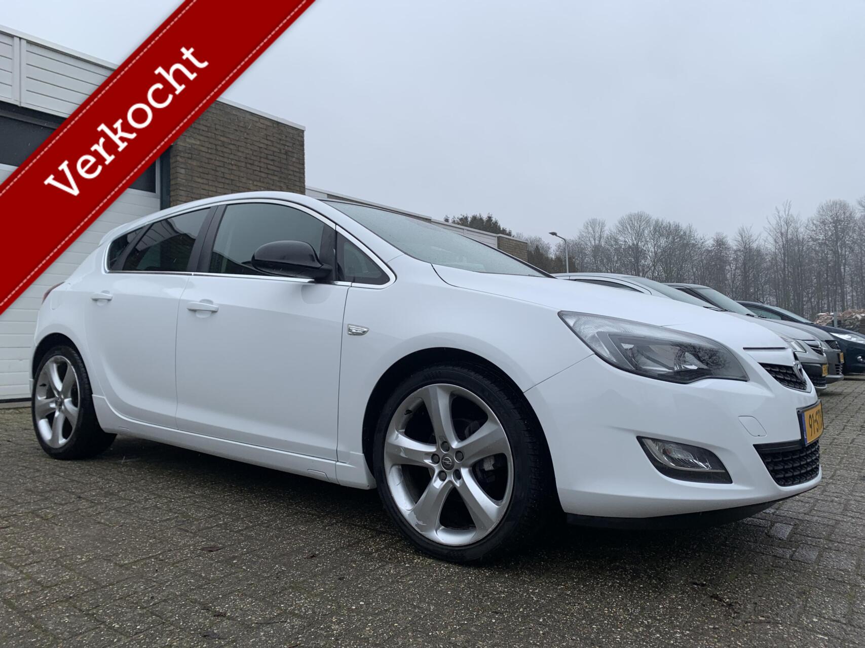 Opel Astra 1.4 Turbo GT NAP Navi Airco 19” Velgen Cruise Control Parkeersensor 2011 - voorkant