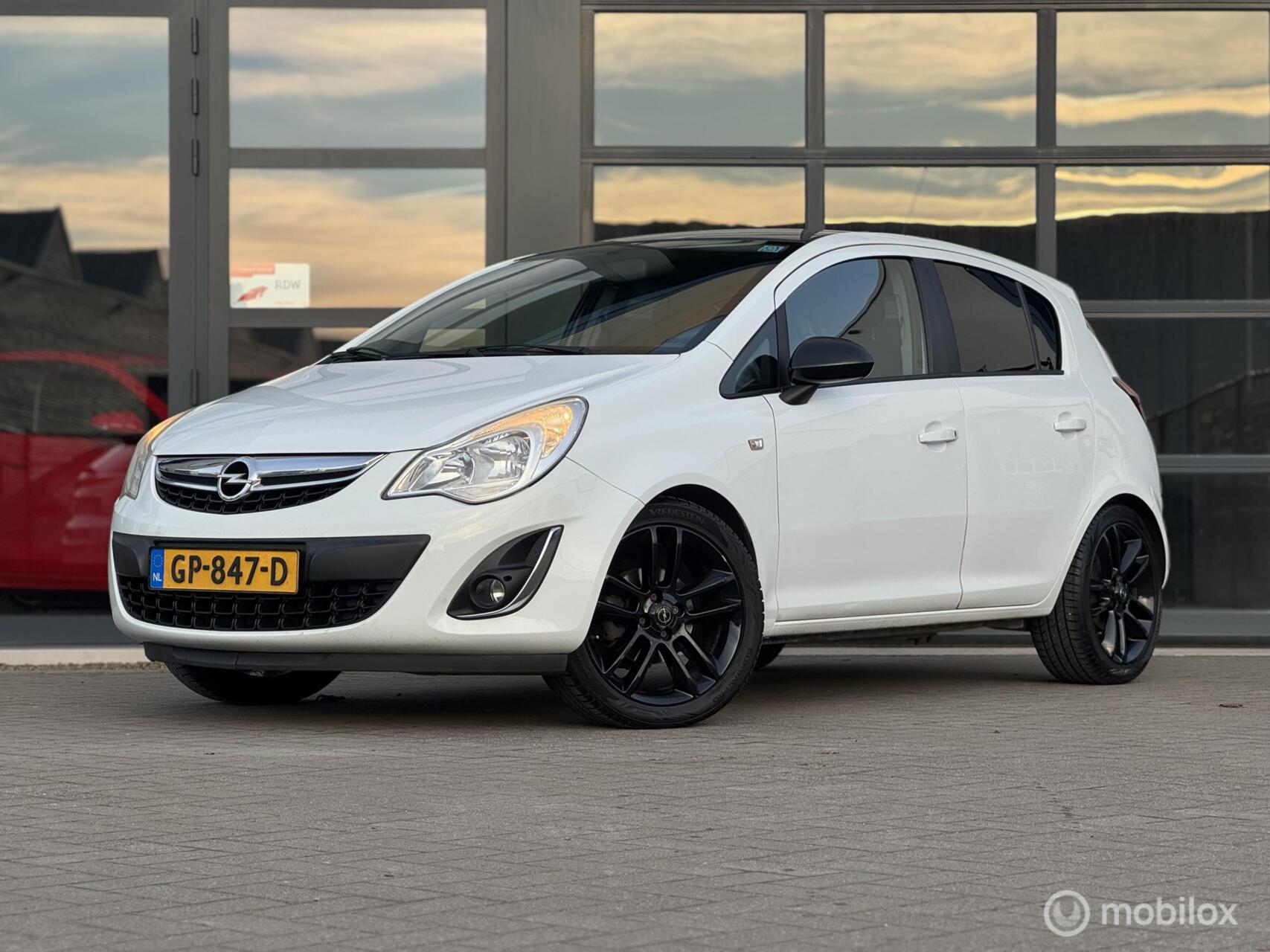 Opel Corsa 1.4-16V Facelift, Airco, 5DRS, Compleet onderhoud 2012 - voorkant