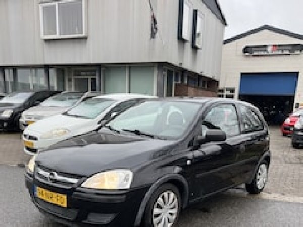 Opel Corsa 1.0-12V Essentia 2004 - voorkant