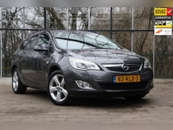 Opel Astra 1.6 Turbo Cosmo 2011 - voorkant