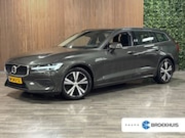 Volvo V60 2.0 B3 Essential Edition 2022 - voorkant