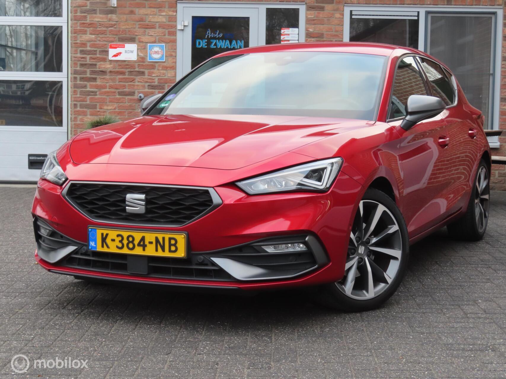 Seat Leon 1.5 TSI FR Business Intense|Wegklapbare trekhaak|Camera|Sfeerverlichting|Stoel/Stuurverwarming. 2021 - voorkant