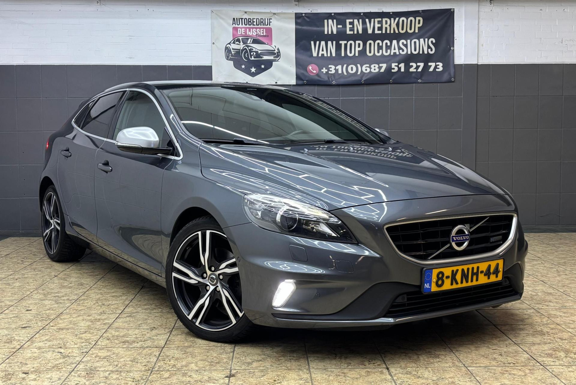 Volvo V40 1.6 T3 R-Design/ 1STE Egin /Dealer O.H/ 2013 - voorkant