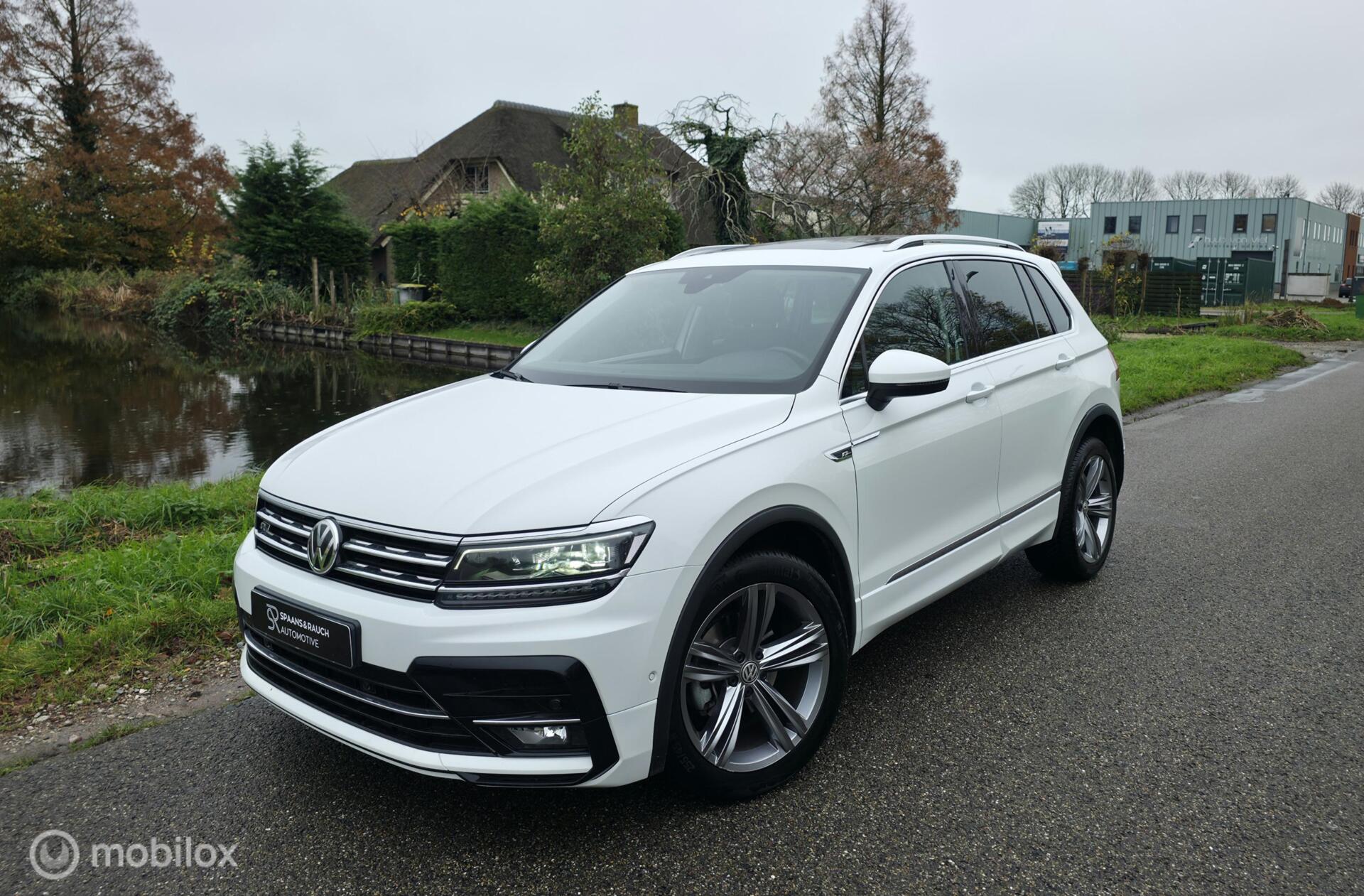 Volkswagen Tiguan 1.5 TSI ACT / R-Line / Pano / Navi / Carpl 2019 - voorkant