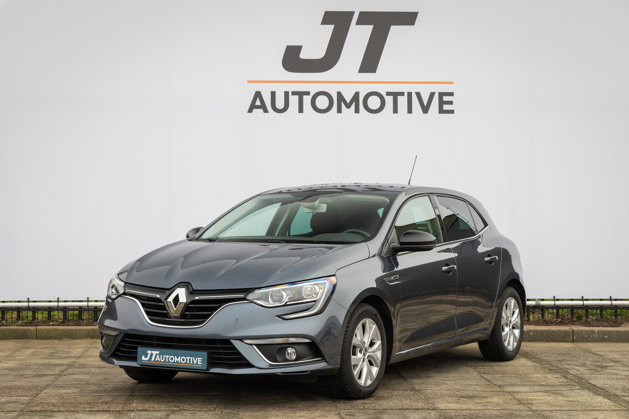 Renault Mégane 1.3 TCe Limited | Trekhaak | Parkeersensor | Cruise 2019 - voorkant