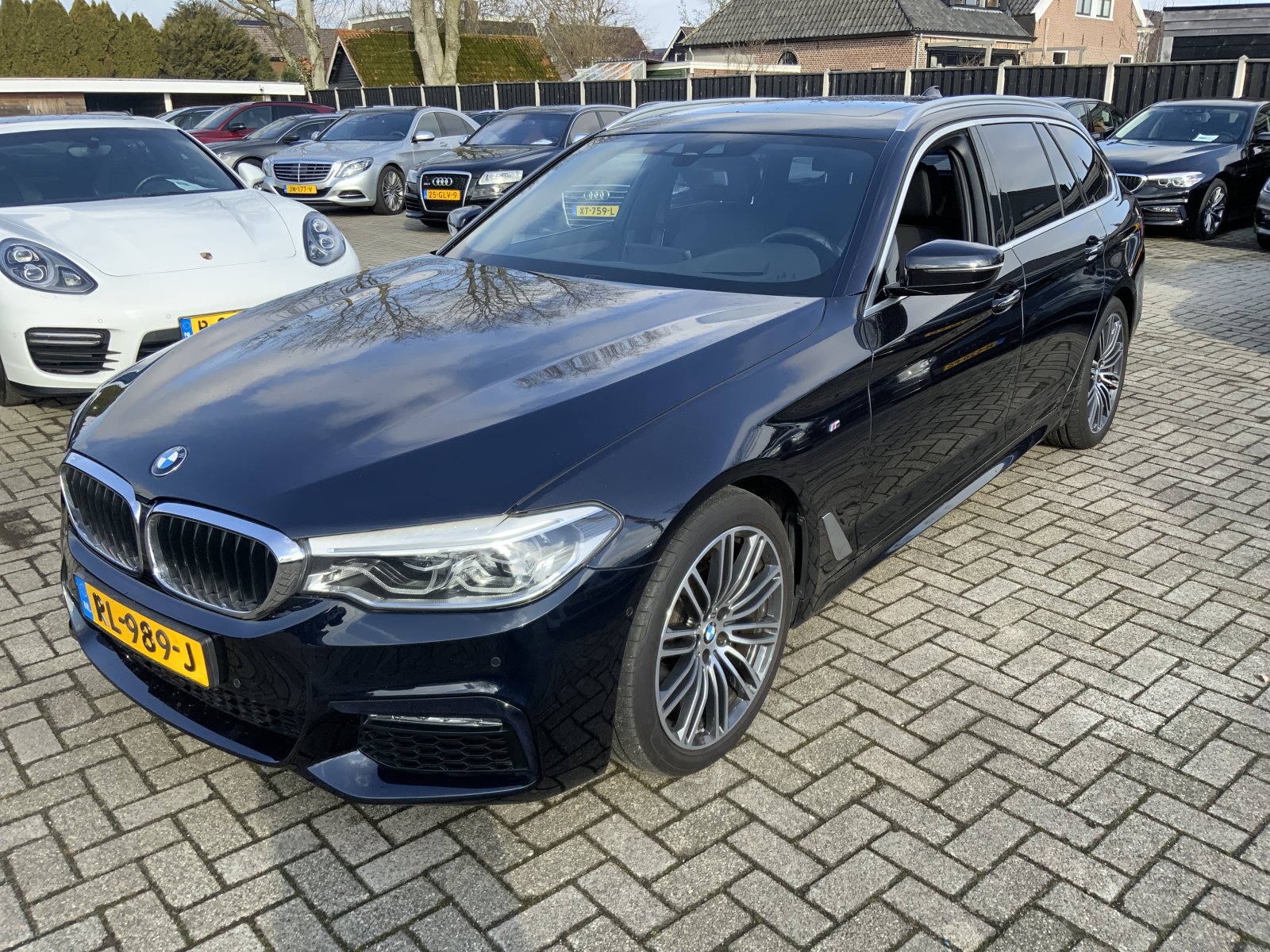 BMW 5-serie Touring 520d High Exe 2018 - voorkant