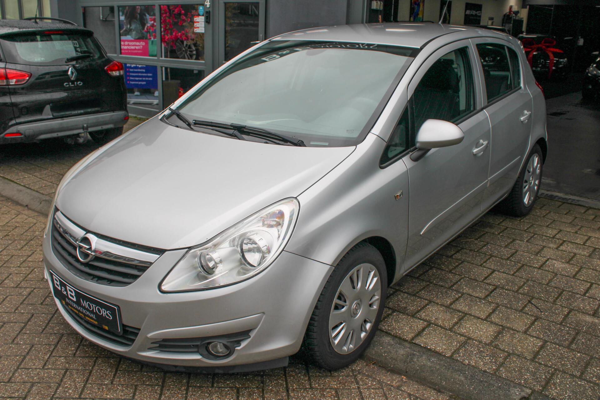 Opel Corsa 1.2-16V Essentia|AIRCO 2007 - voorkant