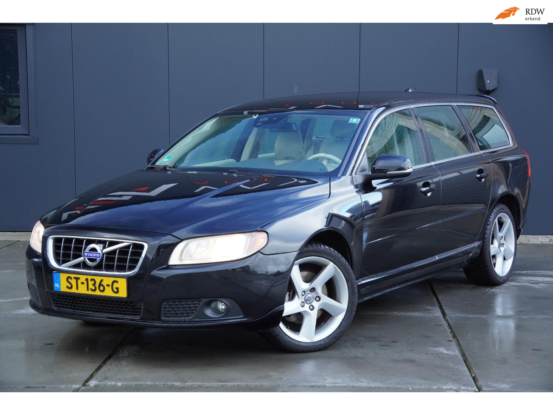 Volvo V70 2.4 D5 AWD Momentum 2011 - voorkant