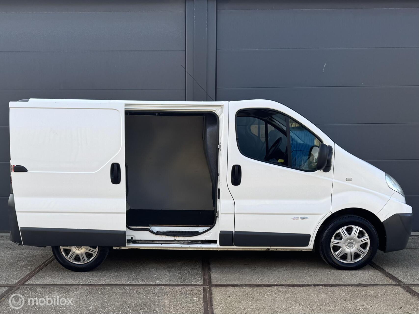Foto van Renault Trafic T29 L1/h1 2,5 Dci 84kw E4 Fap