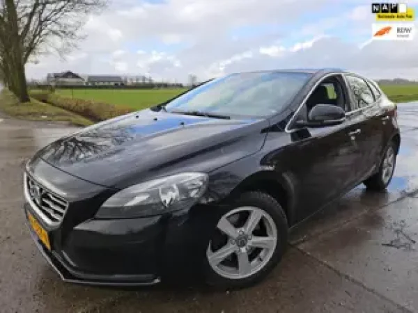 Volvo V40 2.0 D2 Momentum 2015 - voorkant