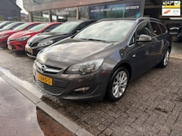 Opel Astra 1.4 Turbo Edition 2015 - voorkant