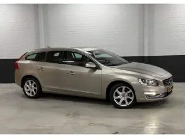 Volvo V60 2.0 T5 Kinetic 2015 - voorkant