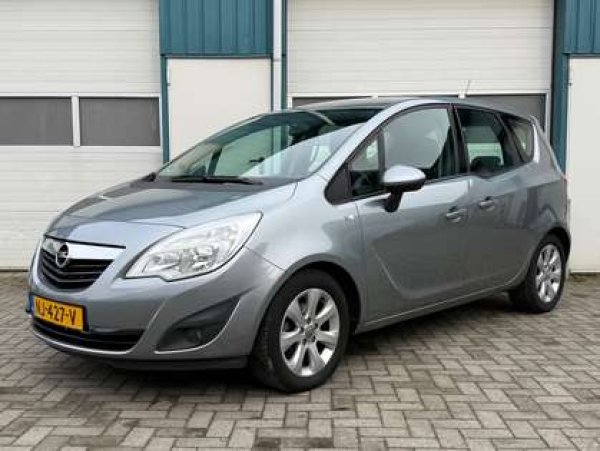 Opel Meriva 1.4 Cosmo 2010 - voorkant
