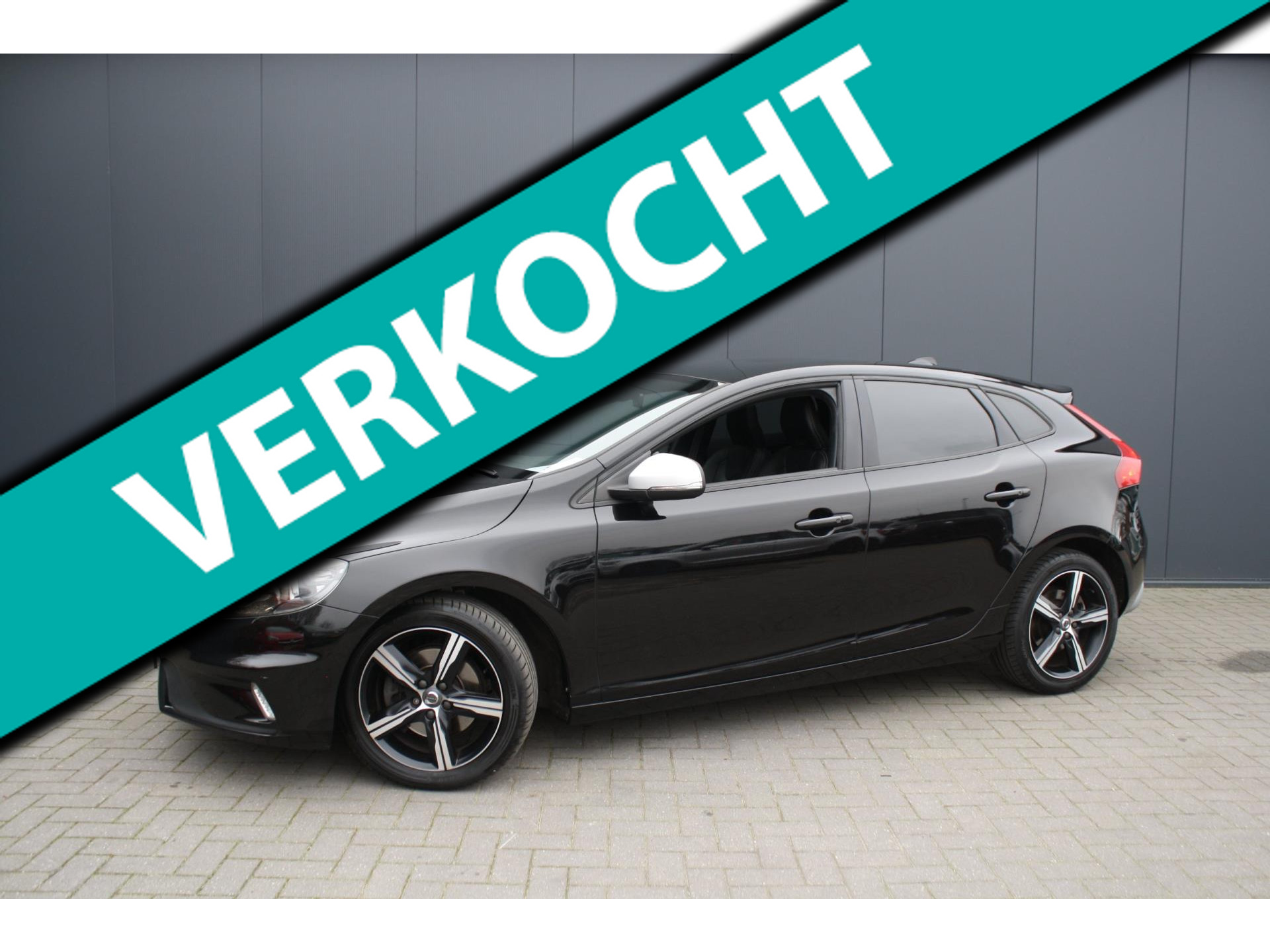 Volvo V40 2.0 T3 R-Design NAVIGATIE - CAMERA - PANORAMADAK - LEDER - PDC 2016 - voorkant