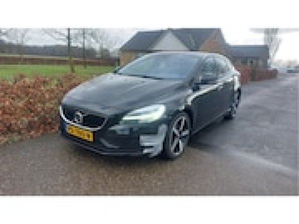 Volvo V40 2.0 D2 Nordic+ 2017 - voorkant