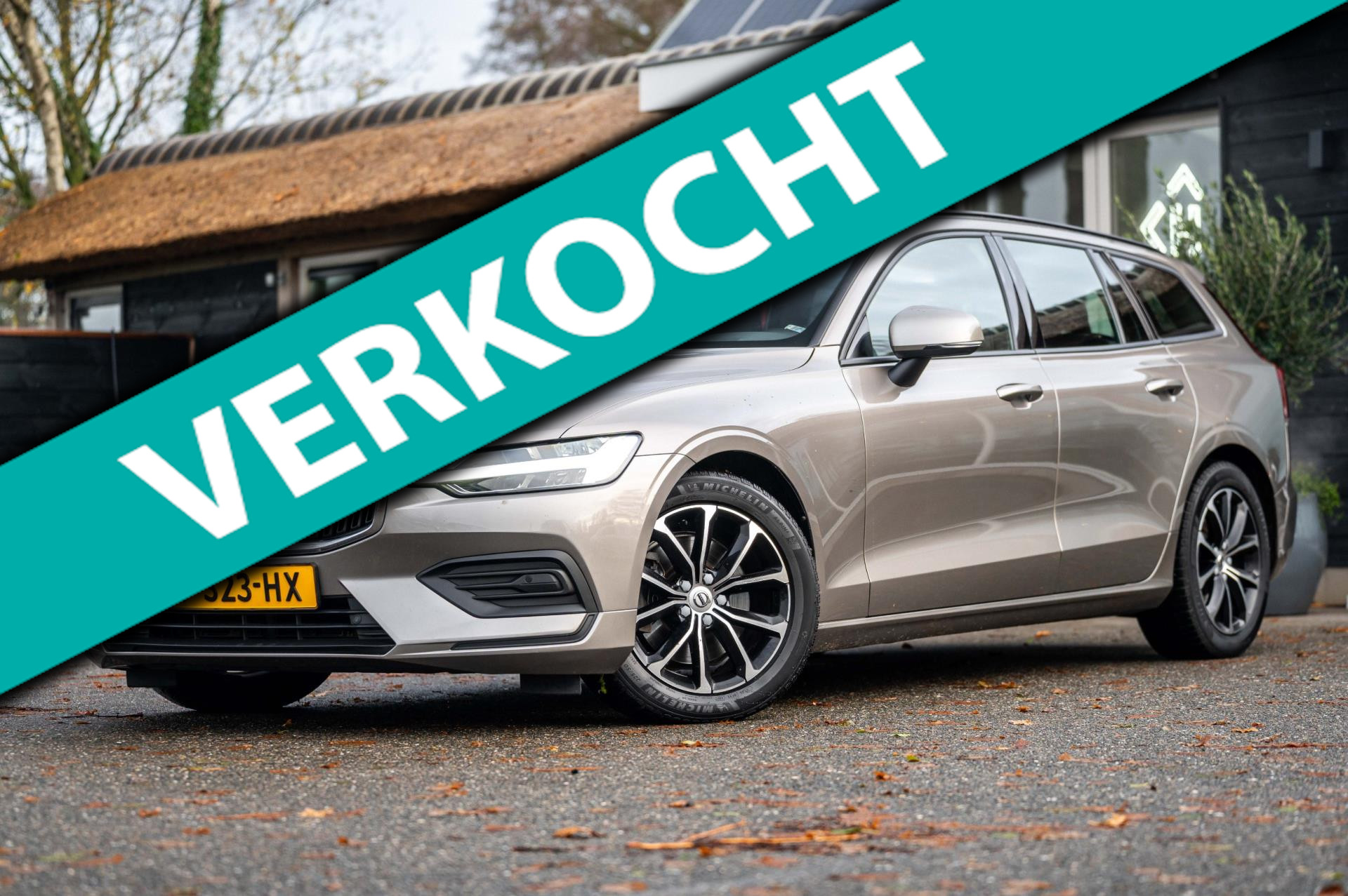 Volvo V60 2.0 B3 Momentum Advantage I Leder I R-Design I Dealeronderhouden I 2022 - voorkant