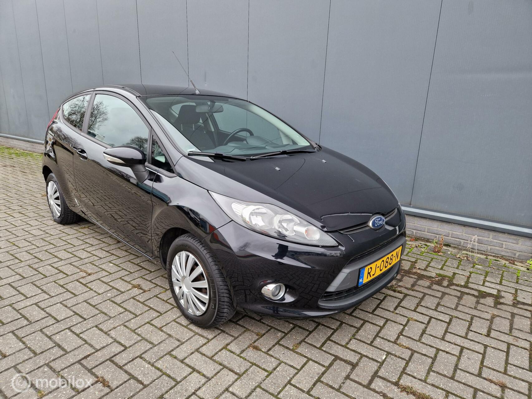 Ford Fiesta 1.25 Trend 2011 - voorkant