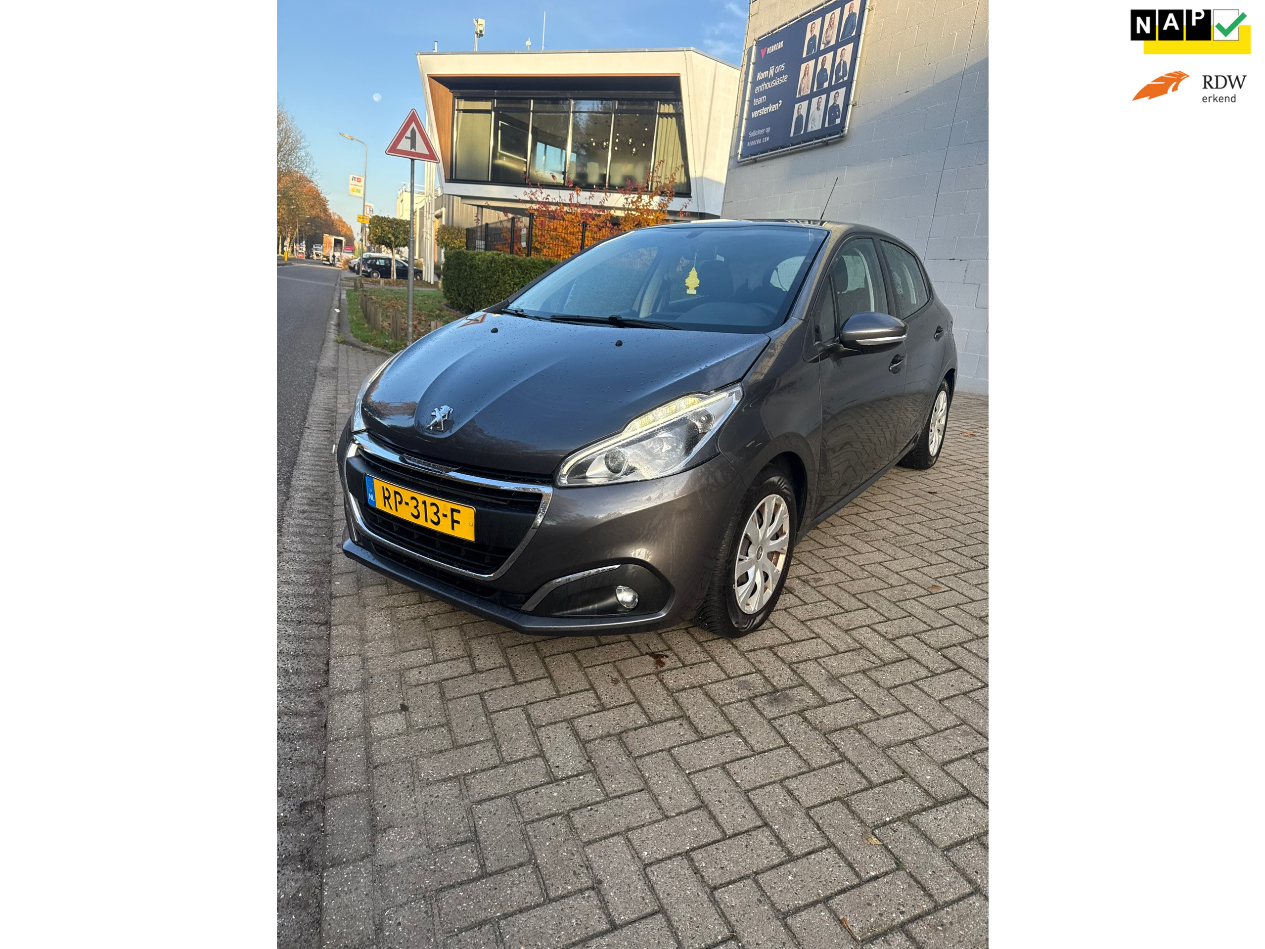 Peugeot 208 1.2 PureTech Blue Lease 2018 - voorkant