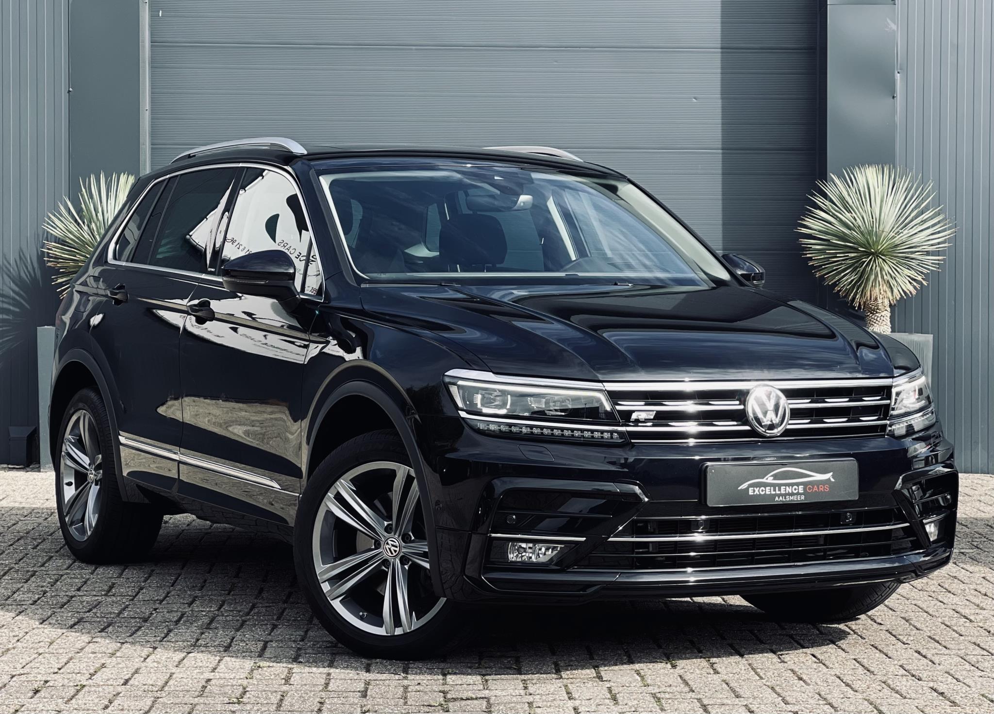 Volkswagen Tiguan 2.0 TSI 4Motion 3x R-Line Pano Automaat DealerOH 2019 - voorkant