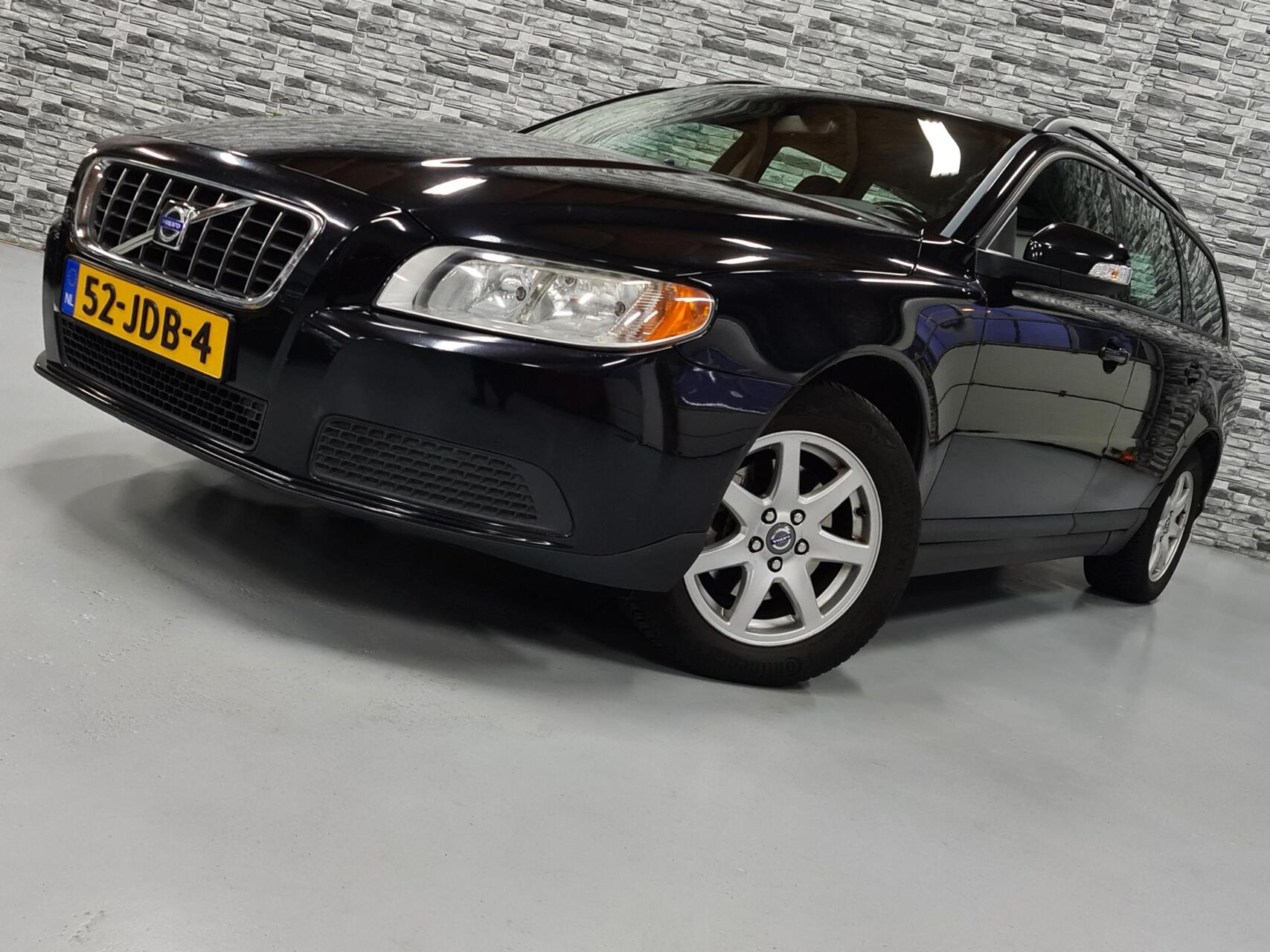 Volvo V70 2.0F Momentum* Navi*PDC*Leder*Trekhaak*Climate*! 2009 - voorkant