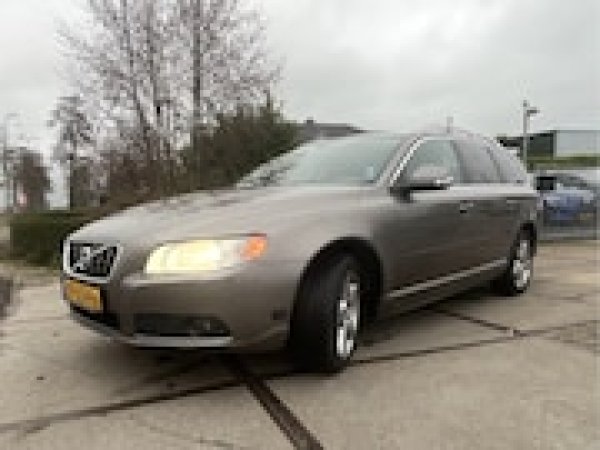 Volvo V70 2.5FT Summum 2009 - voorkant