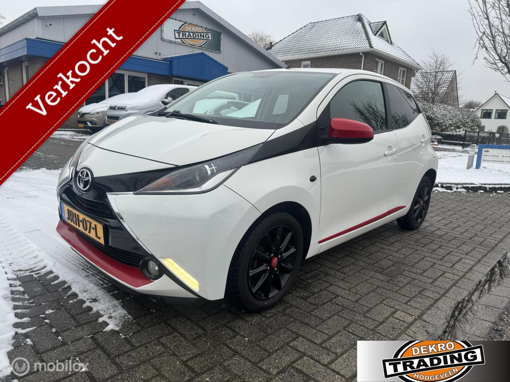 Toyota Toyota Aygo 1.0 VVT-i x-wave airco 5 deurs sportieve auto Navi 2016 - voorkant