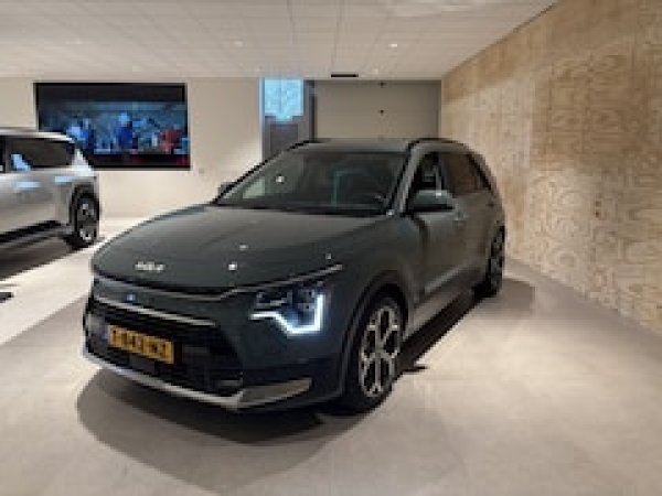 Kia Niro 1.6 GDi Hybrid ExecutiveLine 2023 - voorkant