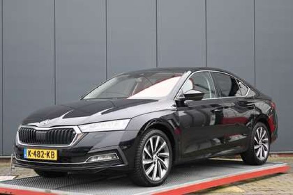 Skoda Octavia 1.0 e-TSI Business Edition Plus 2021 - voorkant