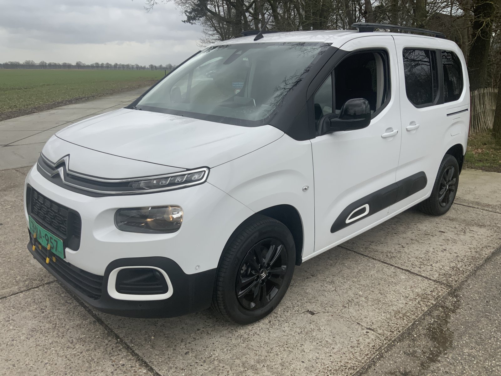 Citroen Berlingo 1.2 PureTech Shine 2023 - voorkant