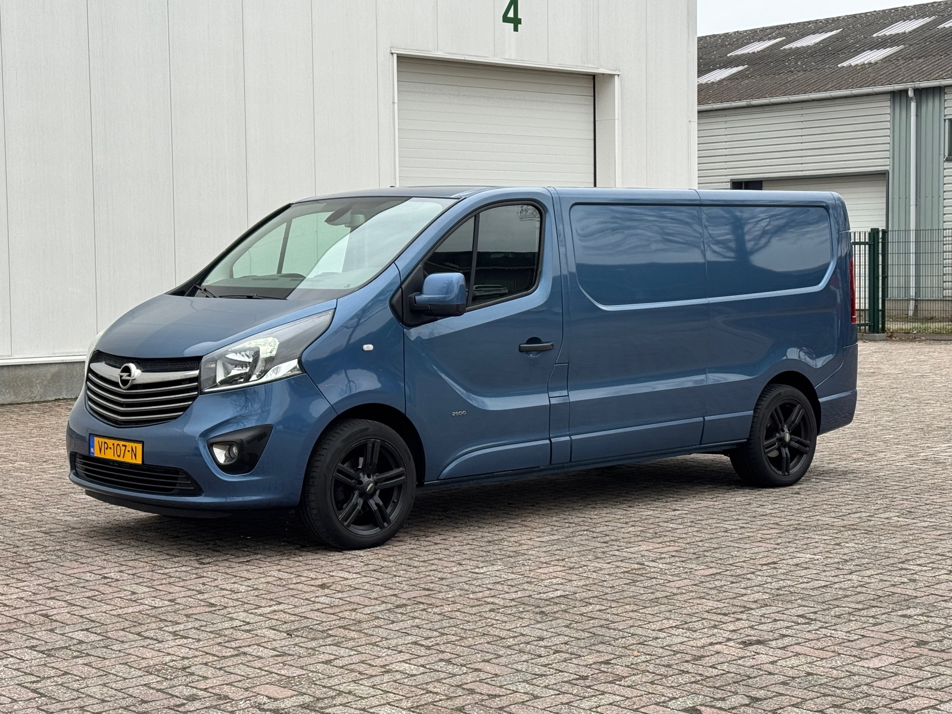 Foto van OPEL VIVARO-B