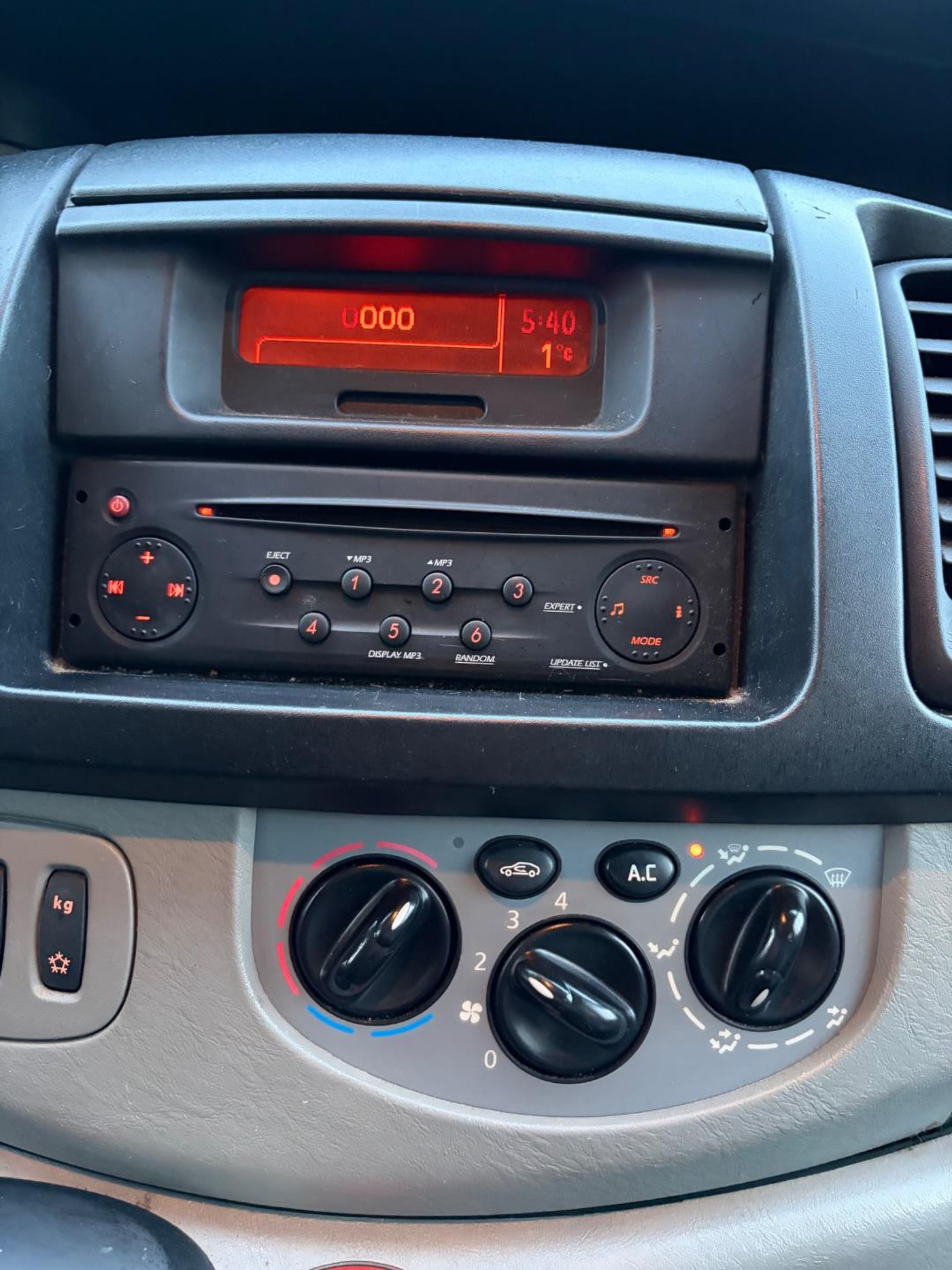 Foto van Renault Trafic T29 L2/h1 2.0 Dci Q 84kw E4