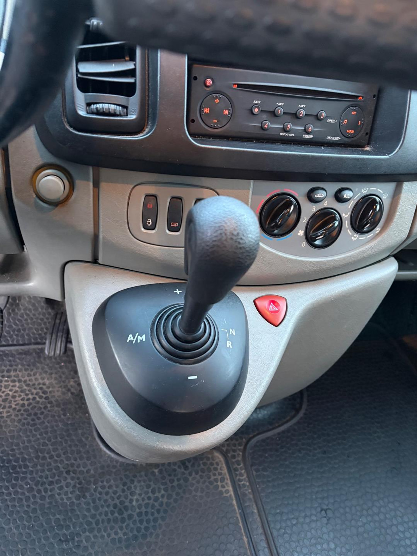 Foto van Renault Trafic T29 L2/h1 2.0 Dci Q 84kw E4