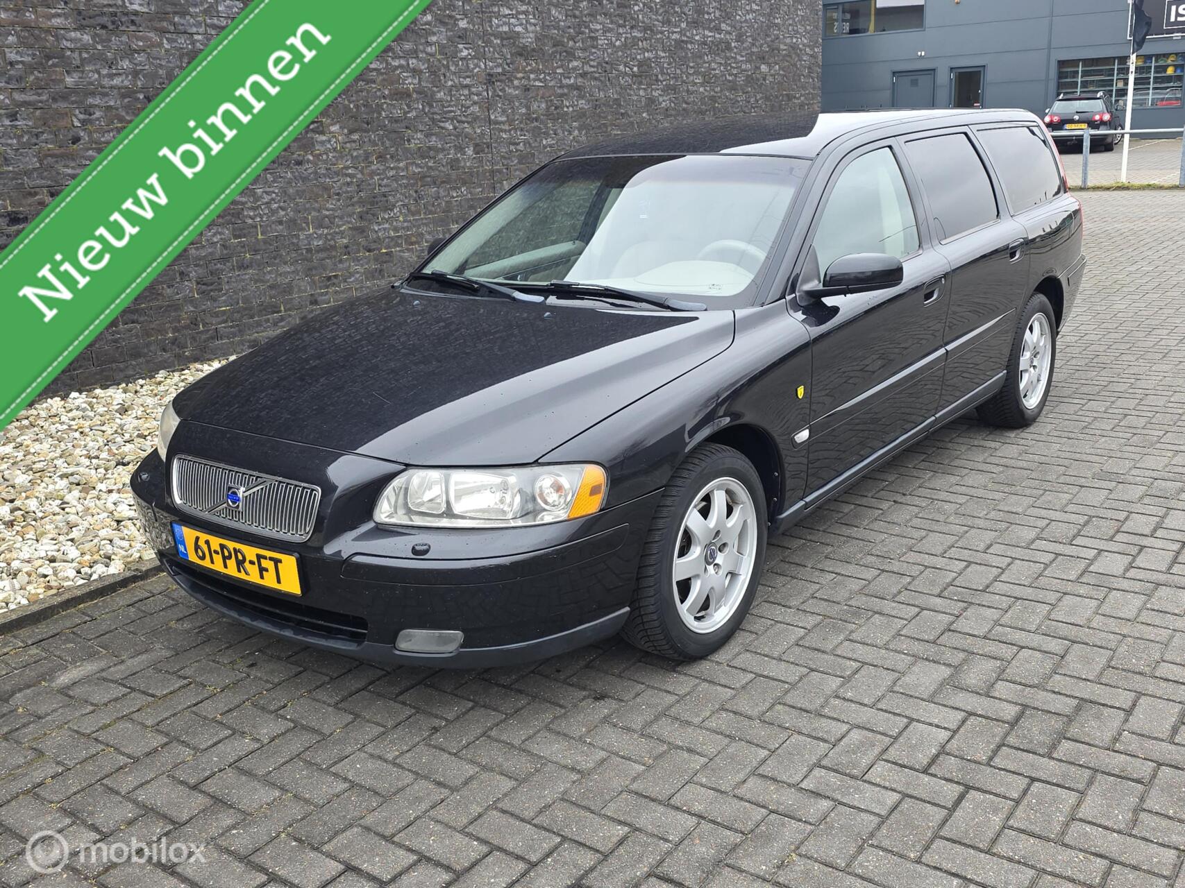 Volvo V70 2.4 Momentum - Vol Opties! 2004 - voorkant