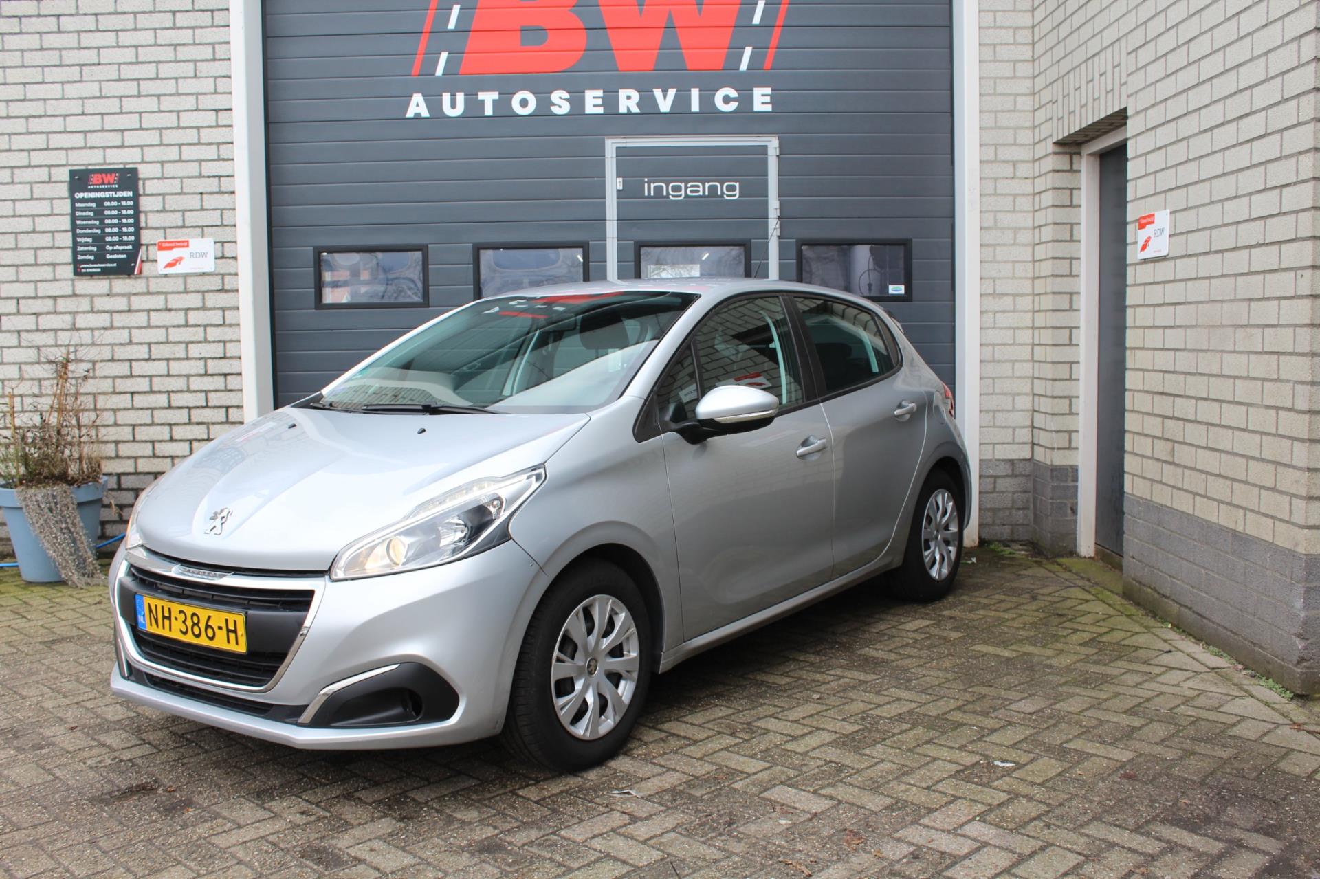 Peugeot 208 1.2 PureTech Blue Lease 2017 - voorkant