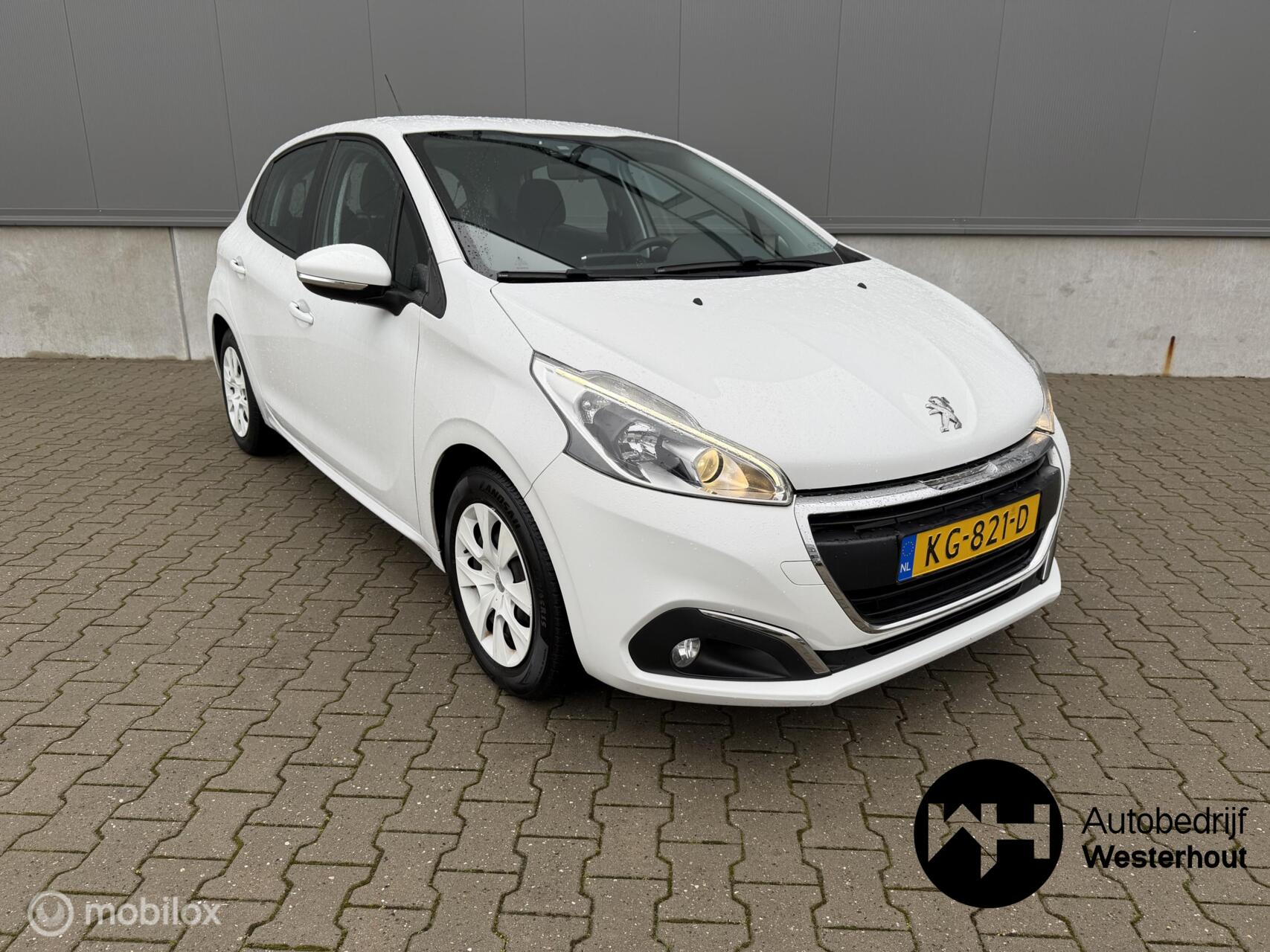 Peugeot 208 1.2 PureTech Blue Lion Navi NAP DB Riem V.V. 2016 - voorkant