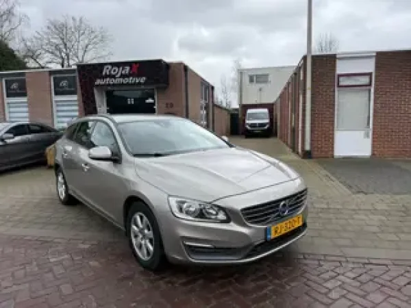 Volvo V60 1.6 D2 Momentum 2013 - voorkant