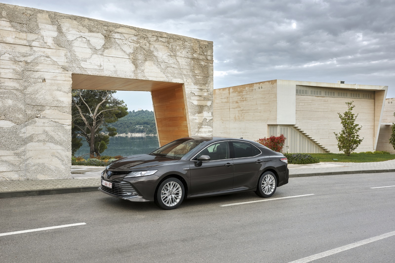 Toyota Camry 2.5 Hybrid Premium 2021 - voorkant