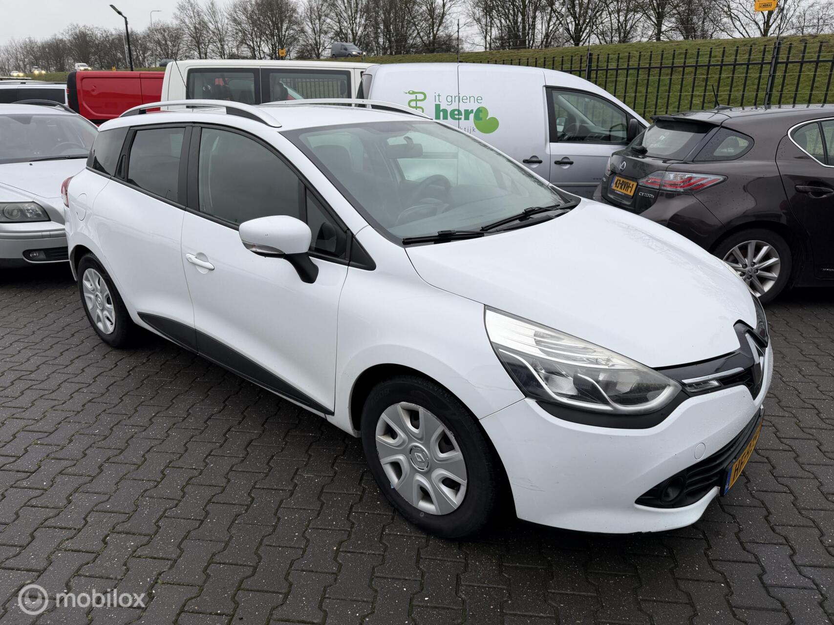 Renault Clio 1.5 dCi ECO Expression 2015 - voorkant