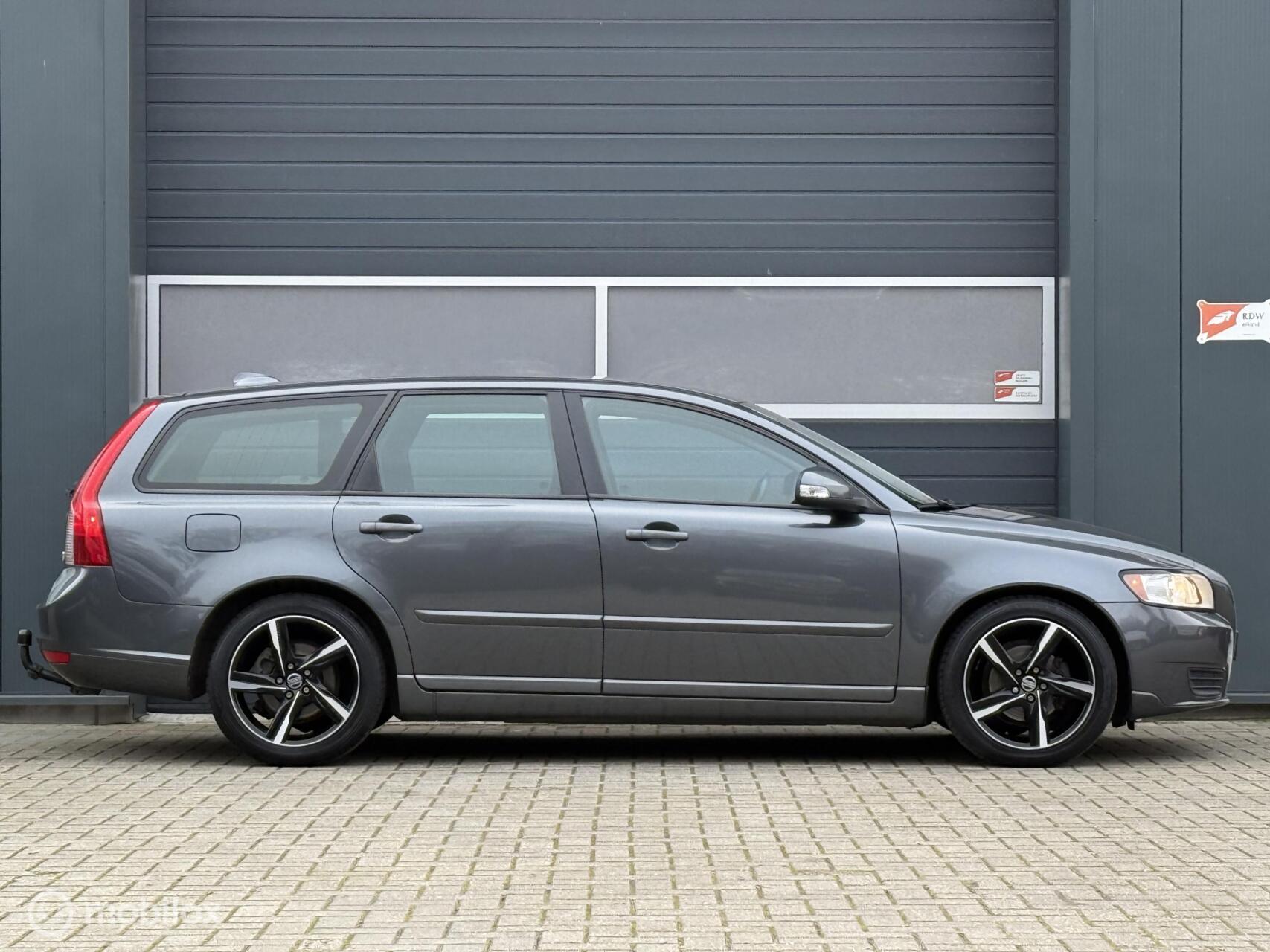 Volvo V50 1.6 D2 Kinetic -Navigatie-Trekhaak-Clima 2011 - voorkant