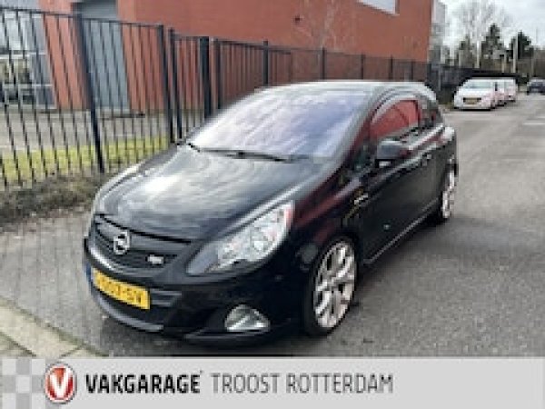 Opel Corsa 1.6-16V Turbo OPC 2010 - voorkant
