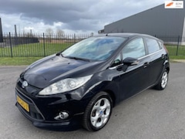Ford Fiesta 1.4 Ghia 2010 - voorkant