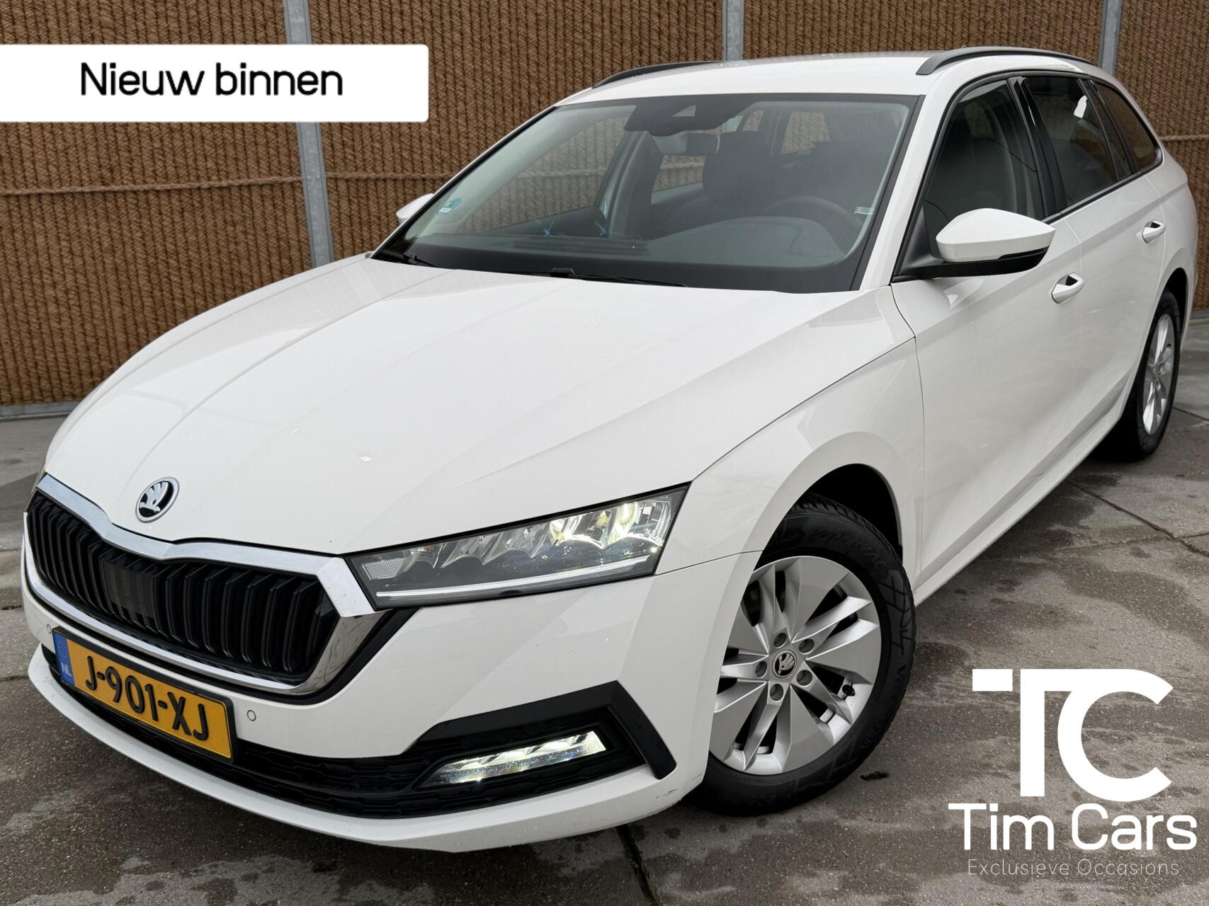 Skoda Octavia 1.0 TSI Business Edition Trekhaak | LED | Grootlichtassitent | Apple CarPlay | Cruise control & climate control | Elektrisch bedienbare achterklep | Parkeersensoren voor en achter 2020 - voorkant
