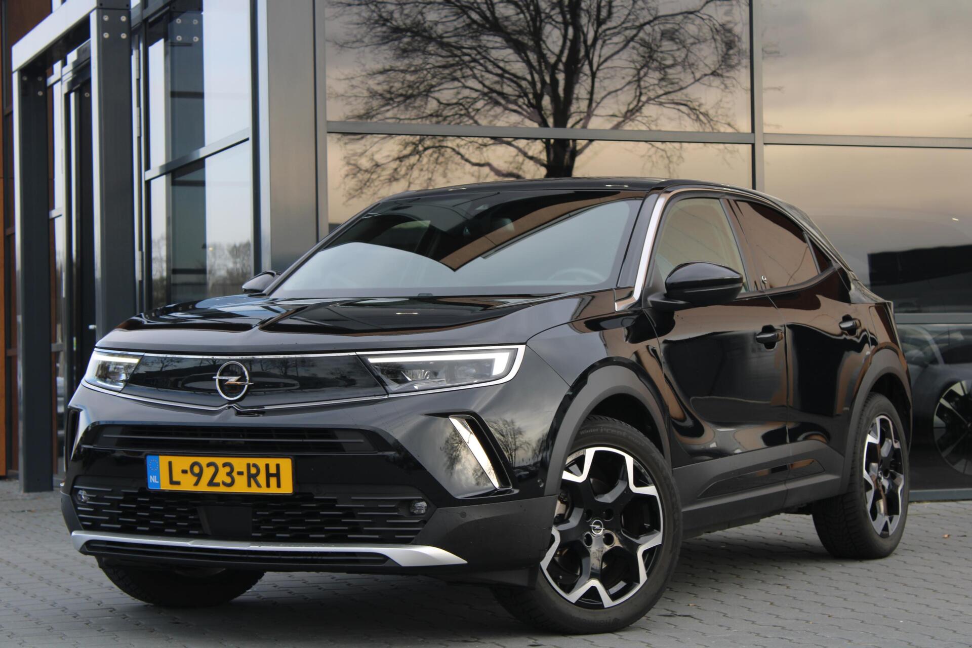 Opel Mokka Elegance 50kWh 3-fase | Leer | Stoel/Stuurverwarming | Org. NL! 2021 - voorkant