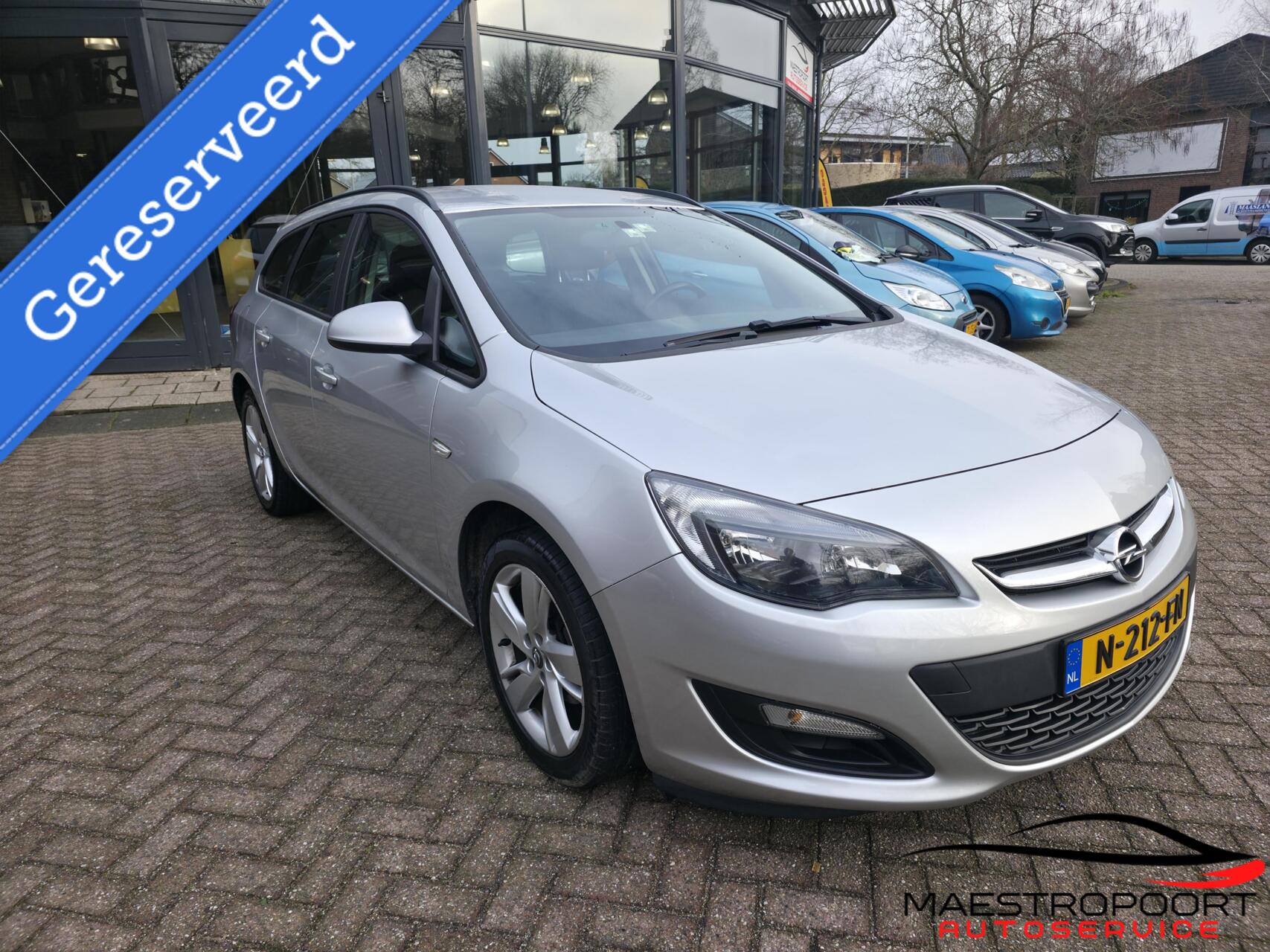 Opel Astra 1.4 Turbo Sport 2013 - voorkant