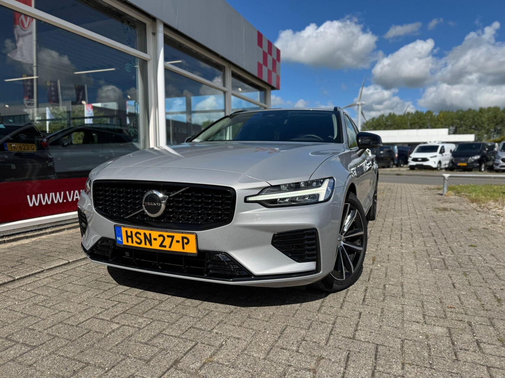 Volvo V60 2.0 T6 Plug-in hybrid AWD Plus Dark 2022 - voorkant