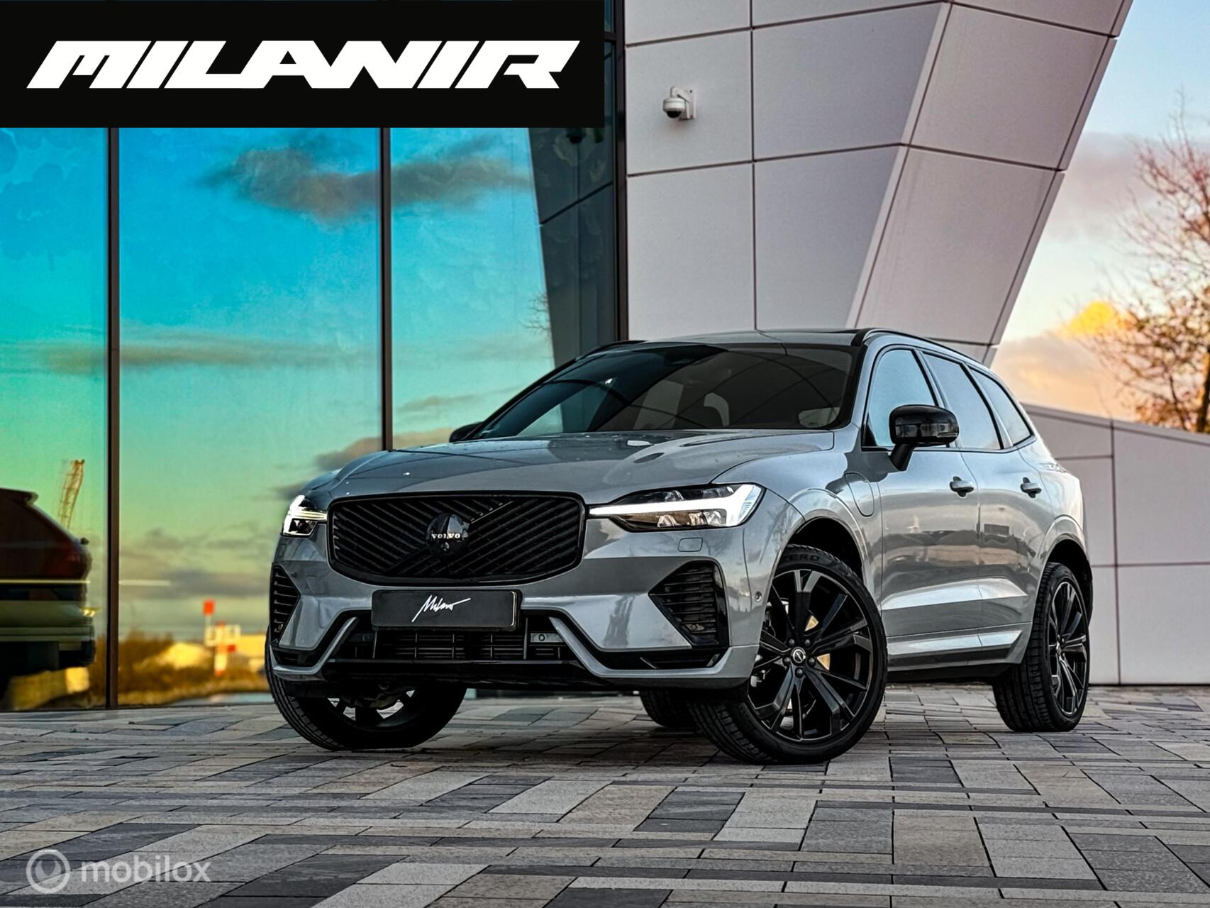 Volvo Xc60 2.0 T8 Plug-in hybrid AWD Plus Black Edition|Pano 2025 - voorkant