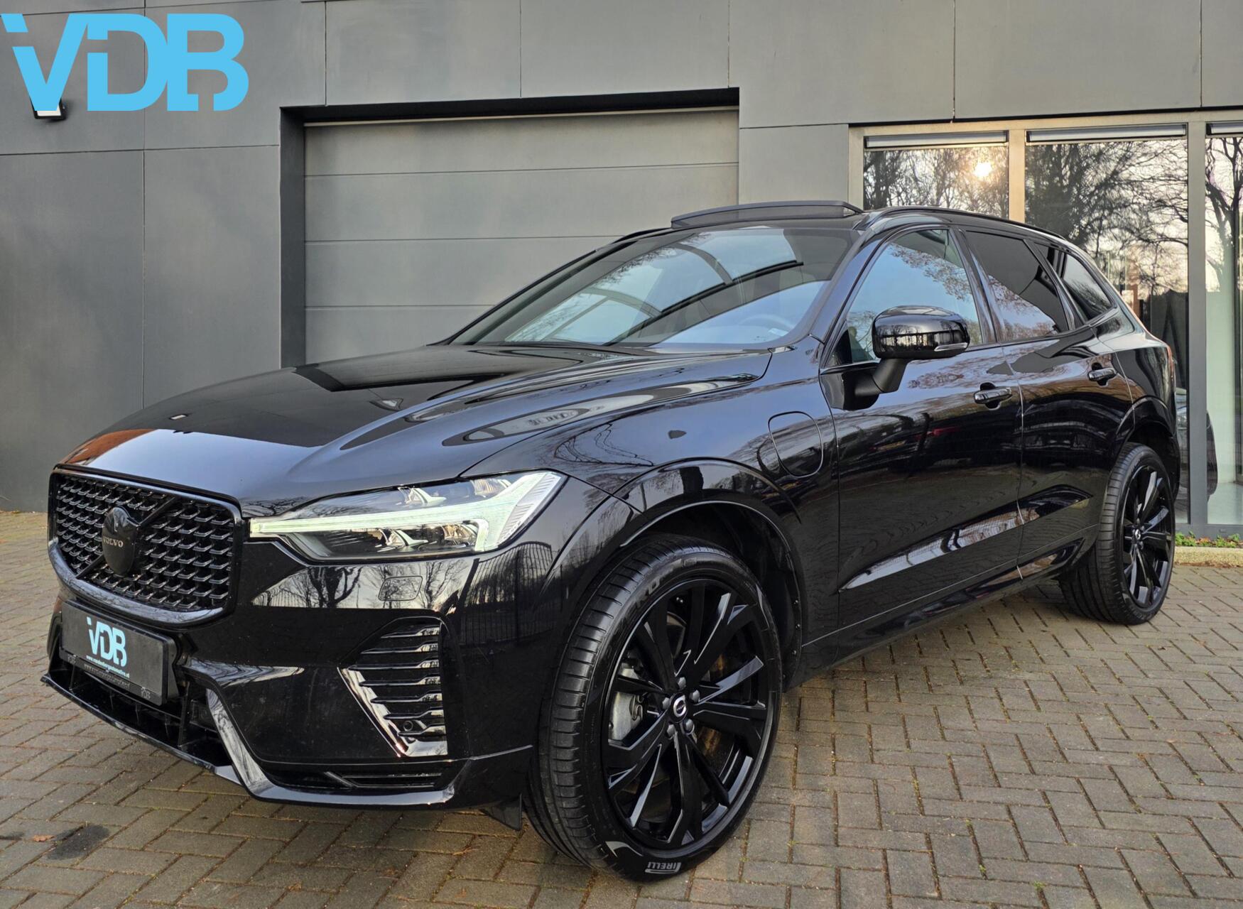Volvo Xc60 2.0 T8 Plug-in hybrid AWD Plus BLACK EDITION VOL 2024 - voorkant