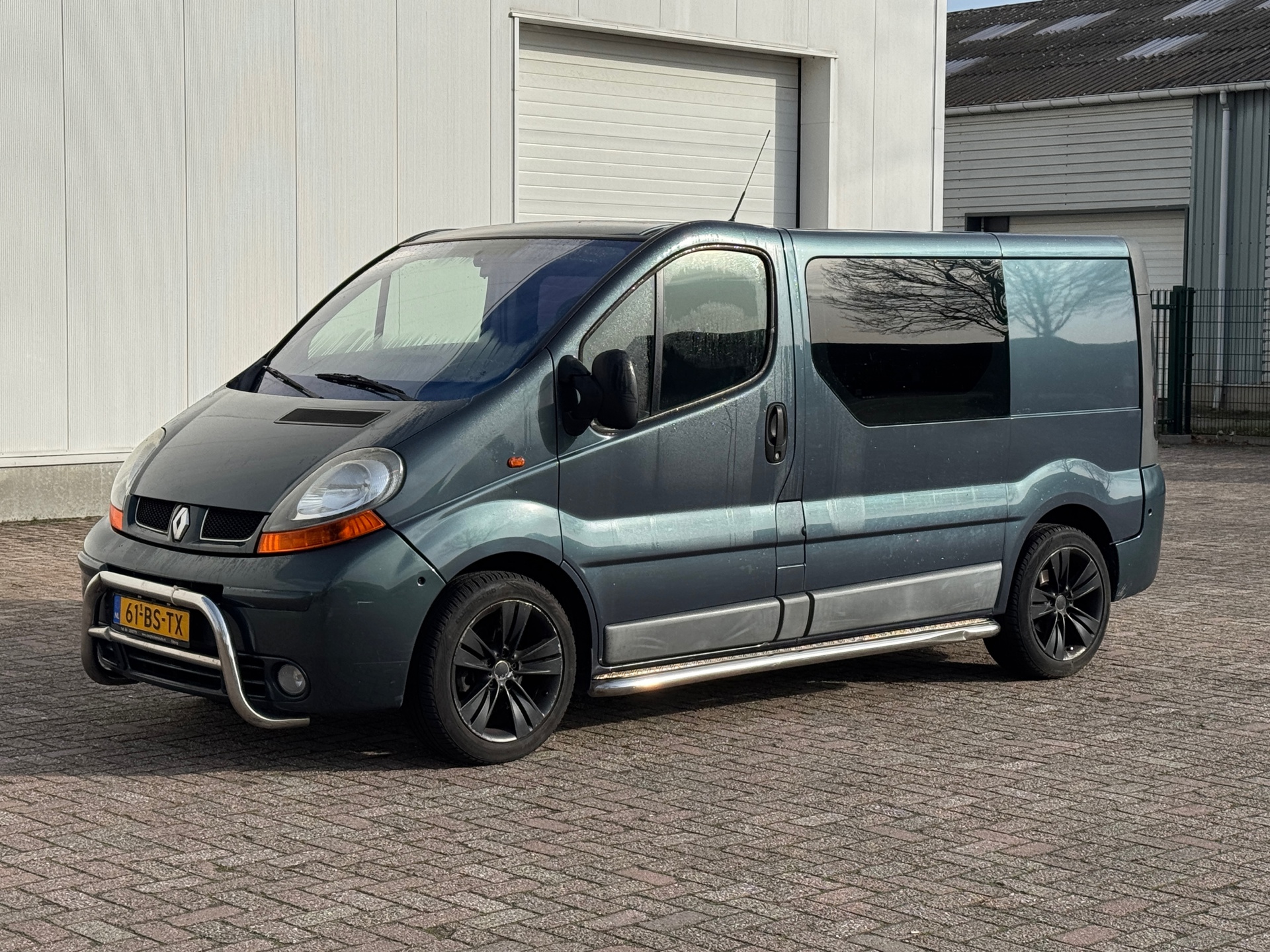 Renault Trafic 1000 L1h1 2.5 Dci 135 Dubbel Cabine 2.5 dCi L1H1 DUBBELE CABINE / KOPPELING DEFECT 2005 - voorkant