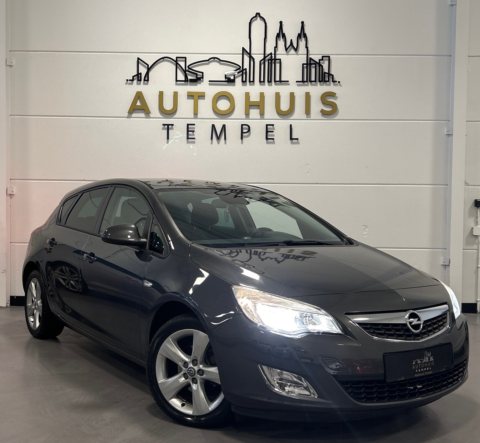 Opel Astra 1.4 Turbo Edition Nap Airco Cruise 6bak Parkeersensoren Isofix 17Inch 2011 - voorkant