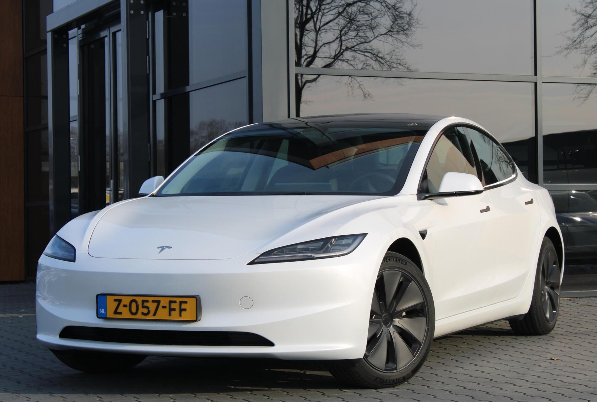 Tesla Model 3 RWD 60 kWh | Trekhaak | Stoelverkoeling | Org. NL! 2024 - voorkant
